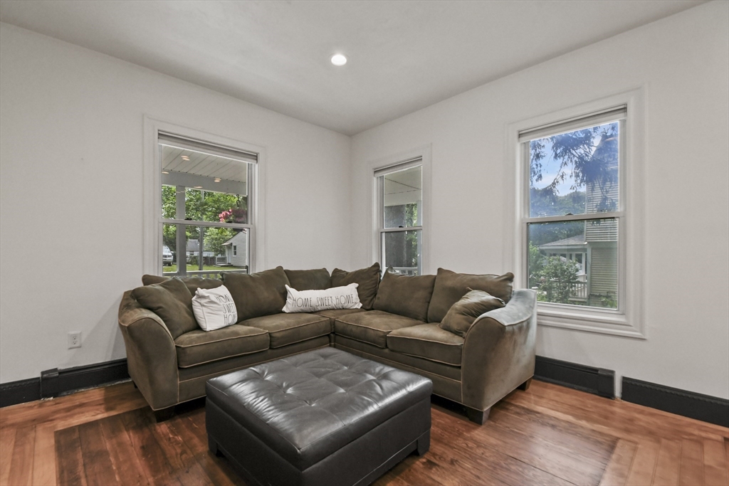 38 Circuit Avenue East