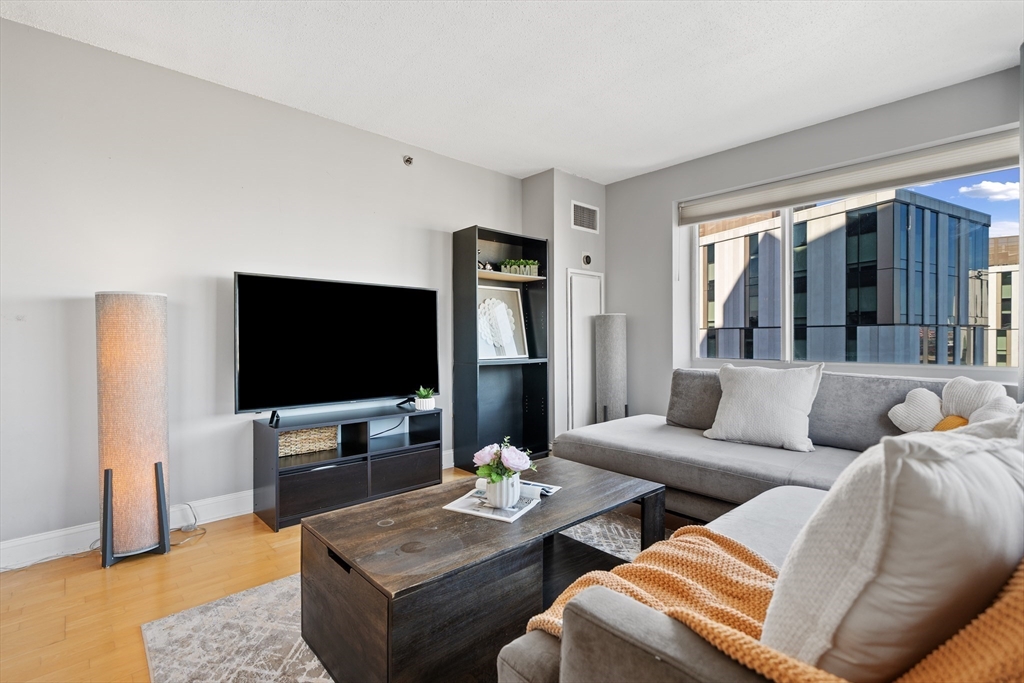 8-10 Museum Way 1429