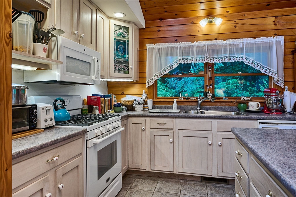 35 Briar Hill Rd