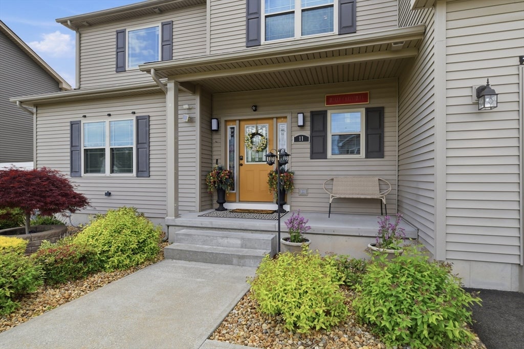 11 Elaine Cir