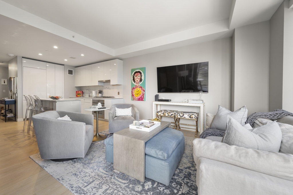 133 Seaport Blvd 716