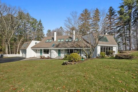 40 Lincoln Cir E Andover MA 01810