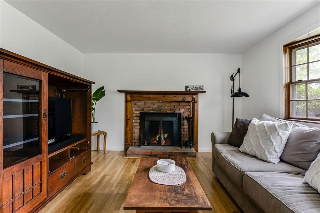 8 Bay Pine Rd
