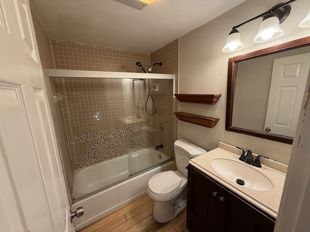 390 Riverway 6