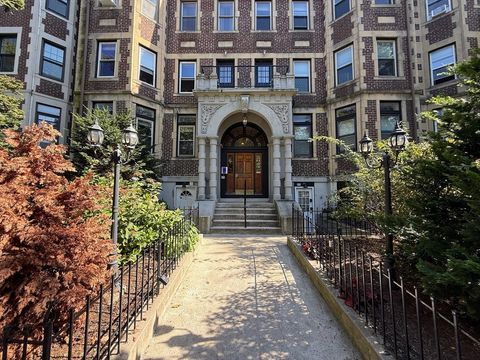 Photo of 390 Riverway #6, Boston, MA 02115 (MLS # 73439791)