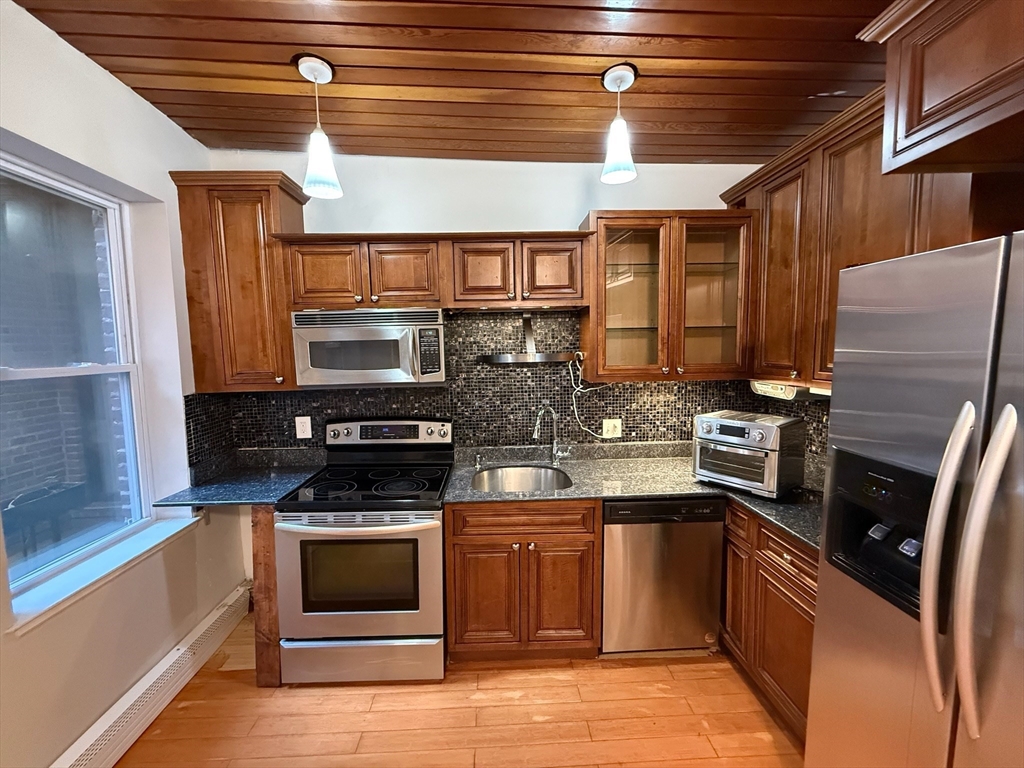 390 Riverway 6