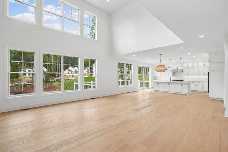 6 Lady Constance Way 21