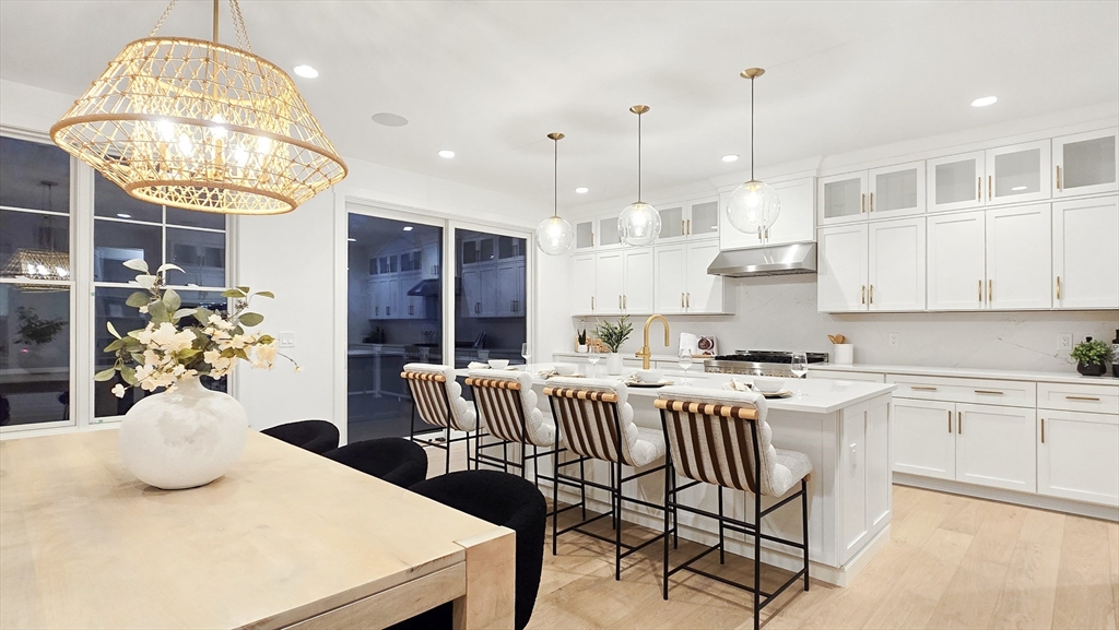 6 Lady Constance Way 21