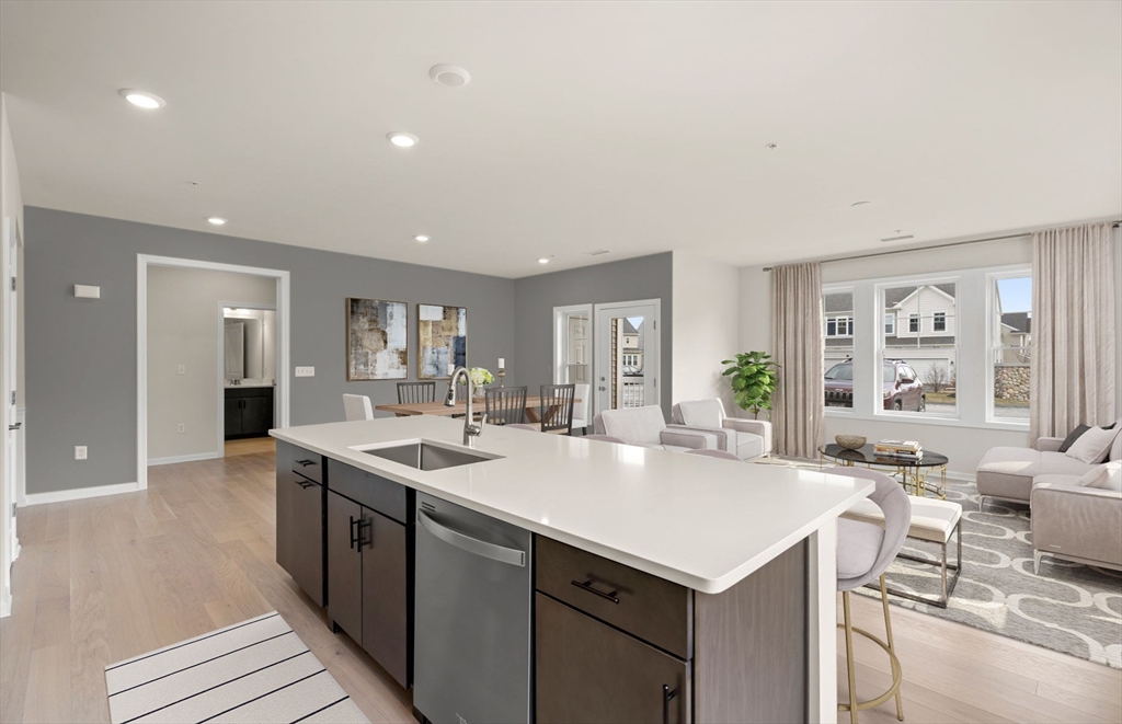 5 Peters Farm Way 201