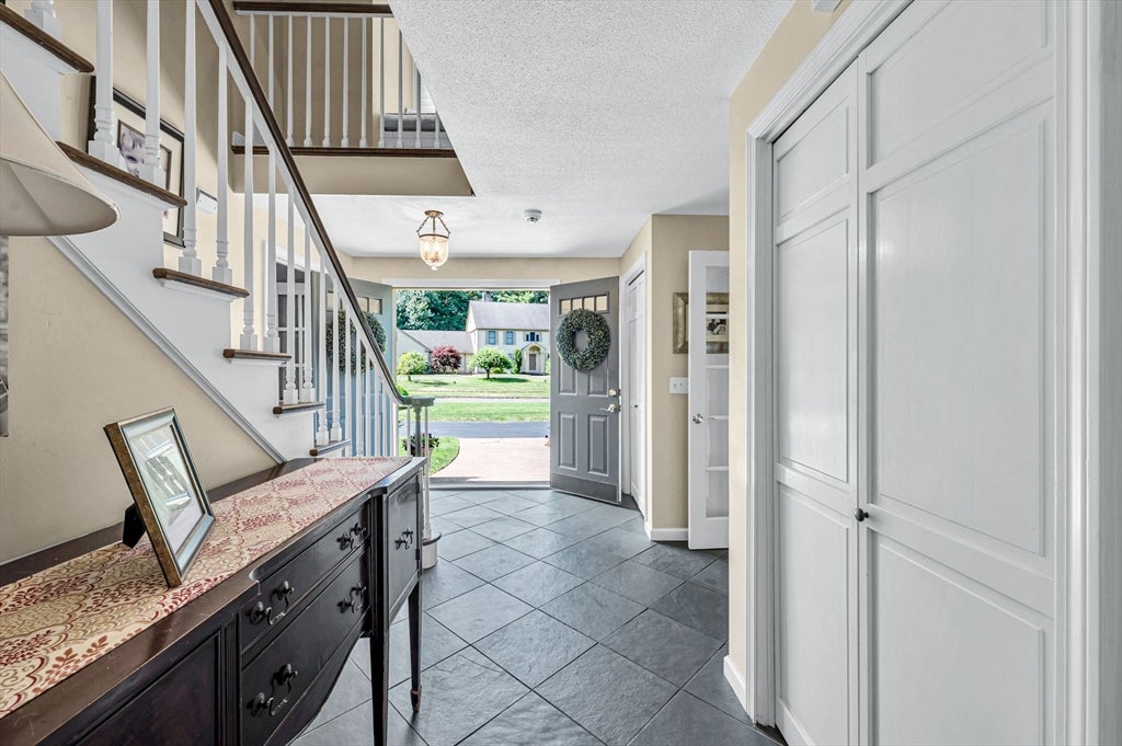 115 Williamsburg Dr