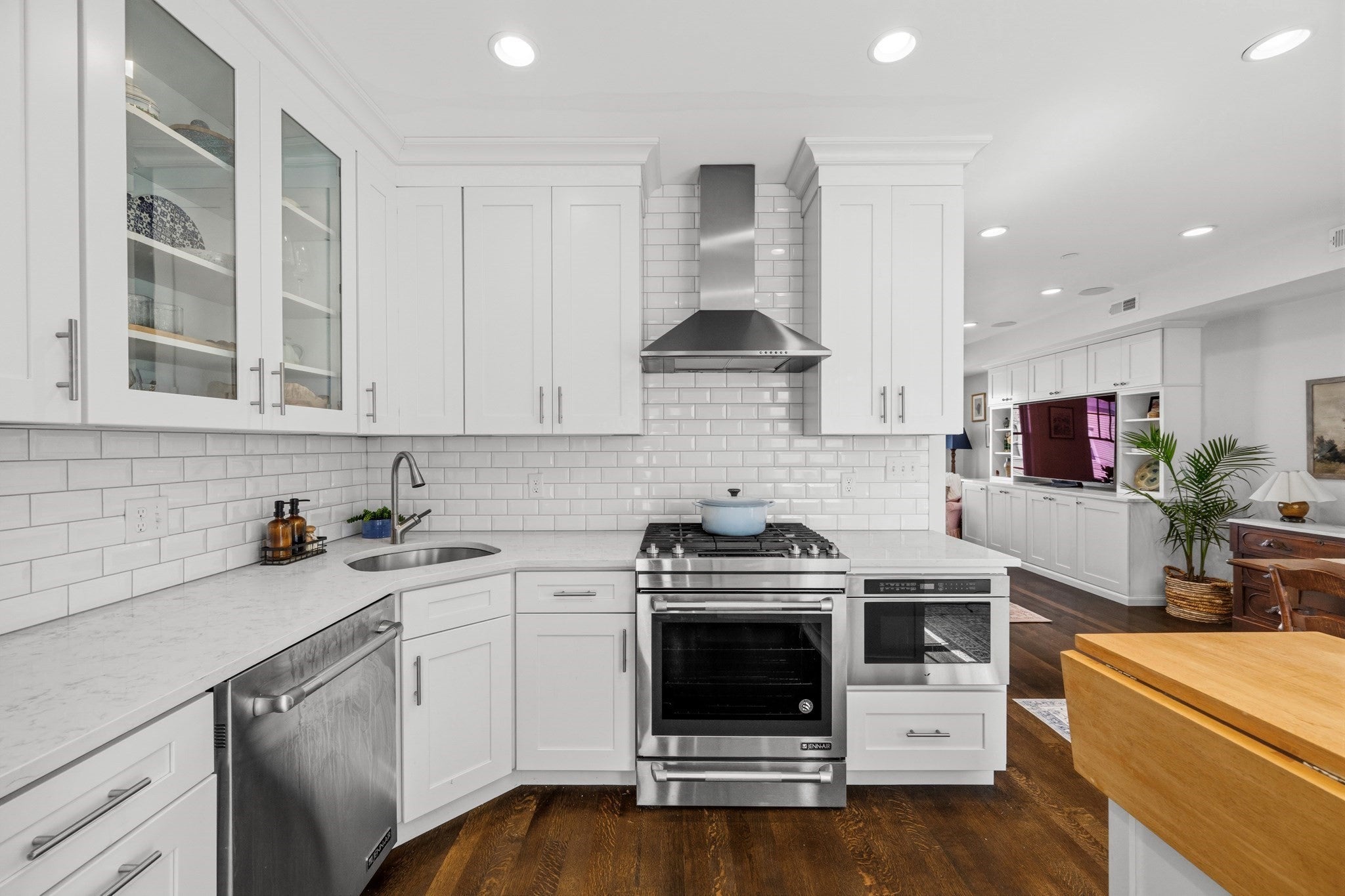 213 W 5th St #2, Boston, MA, 213 W 5th St #2, Boston, MA Photo #2