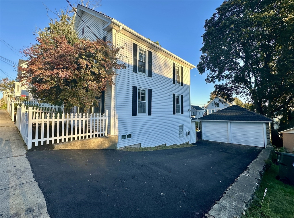 86 Rice St