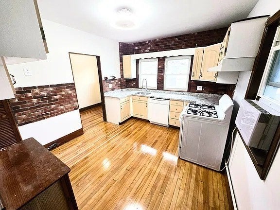 34 Upland Rd #2, Belmont, MA, 34 Upland Rd #2, Belmont, MA Photo #2