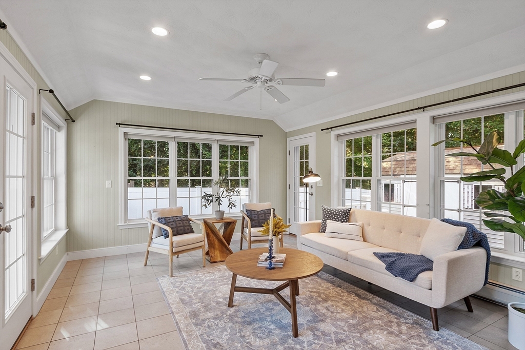 12 Knollcrest Cir