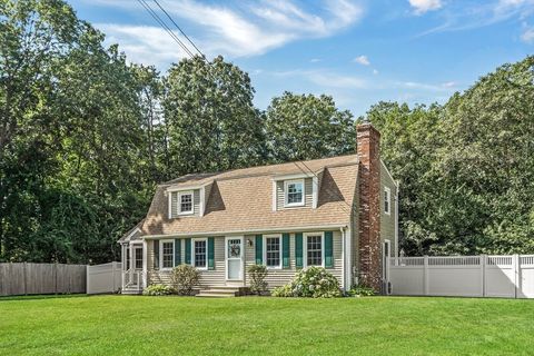 12 Knollcrest Cir Attleboro MA 02703