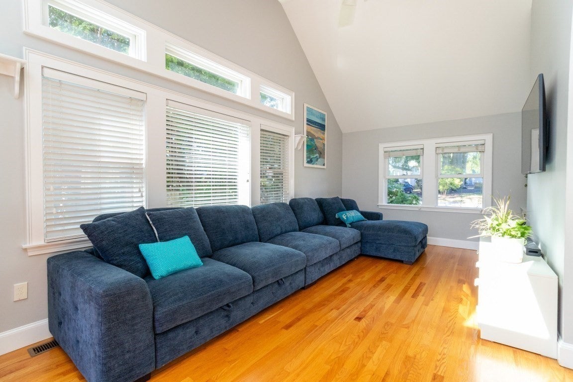 30 Colonial Avenue, Waltham, MA Photo #14