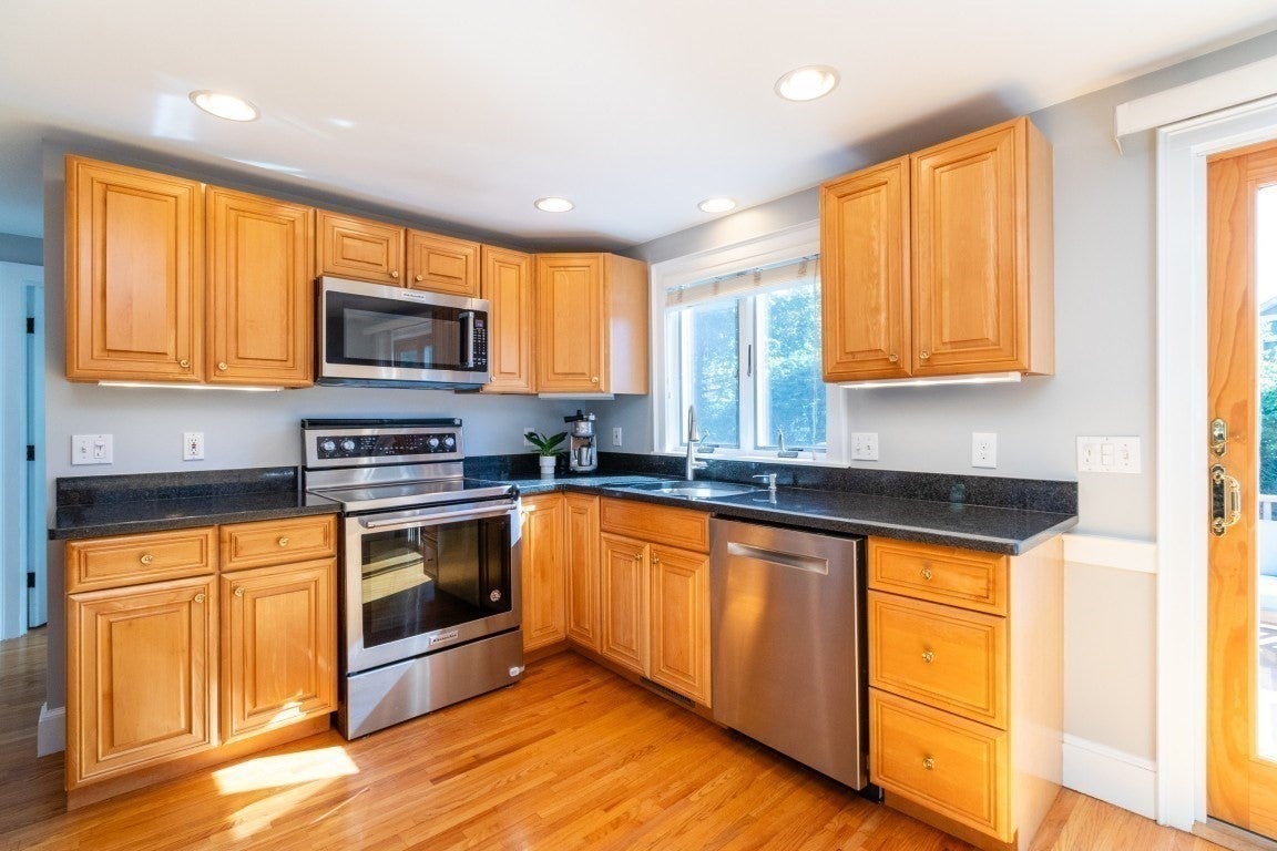 30 Colonial Avenue, Waltham, MA Photo #7