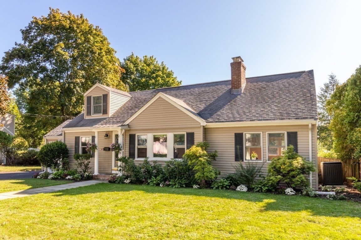 30 Colonial Avenue, Waltham, MA Photo #2