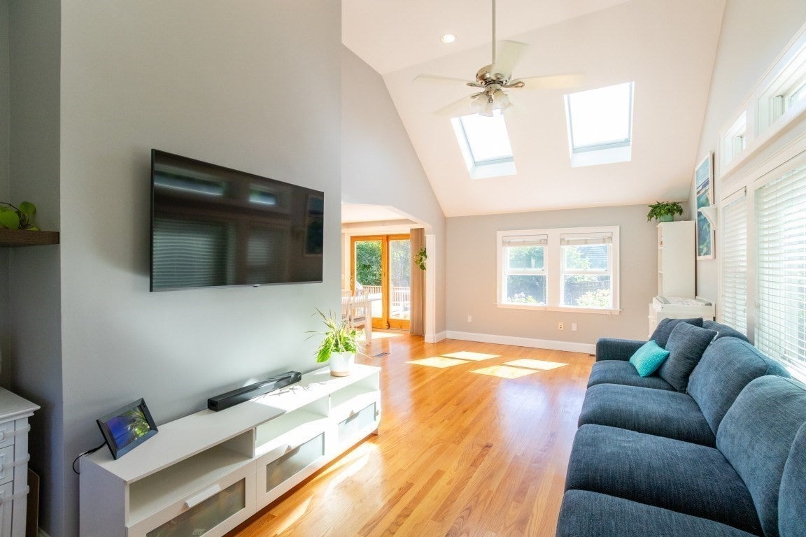 30 Colonial Avenue, Waltham, MA Photo #15