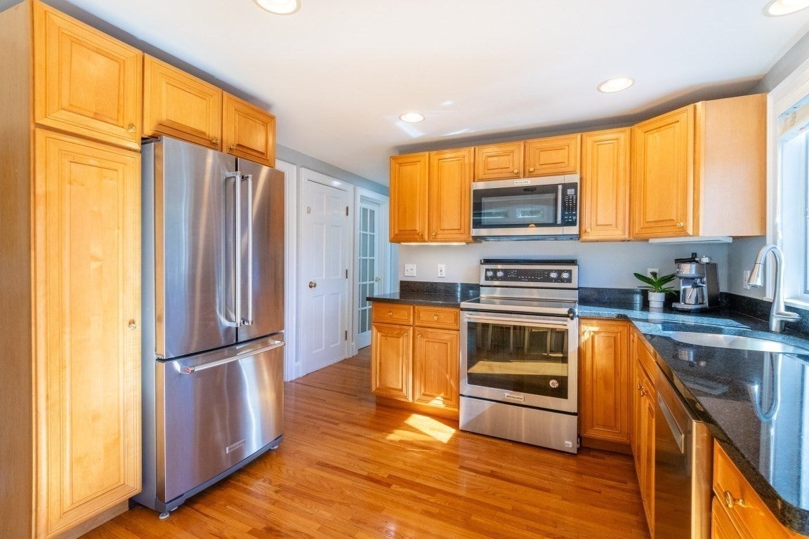 30 Colonial Avenue, Waltham, MA Photo #8