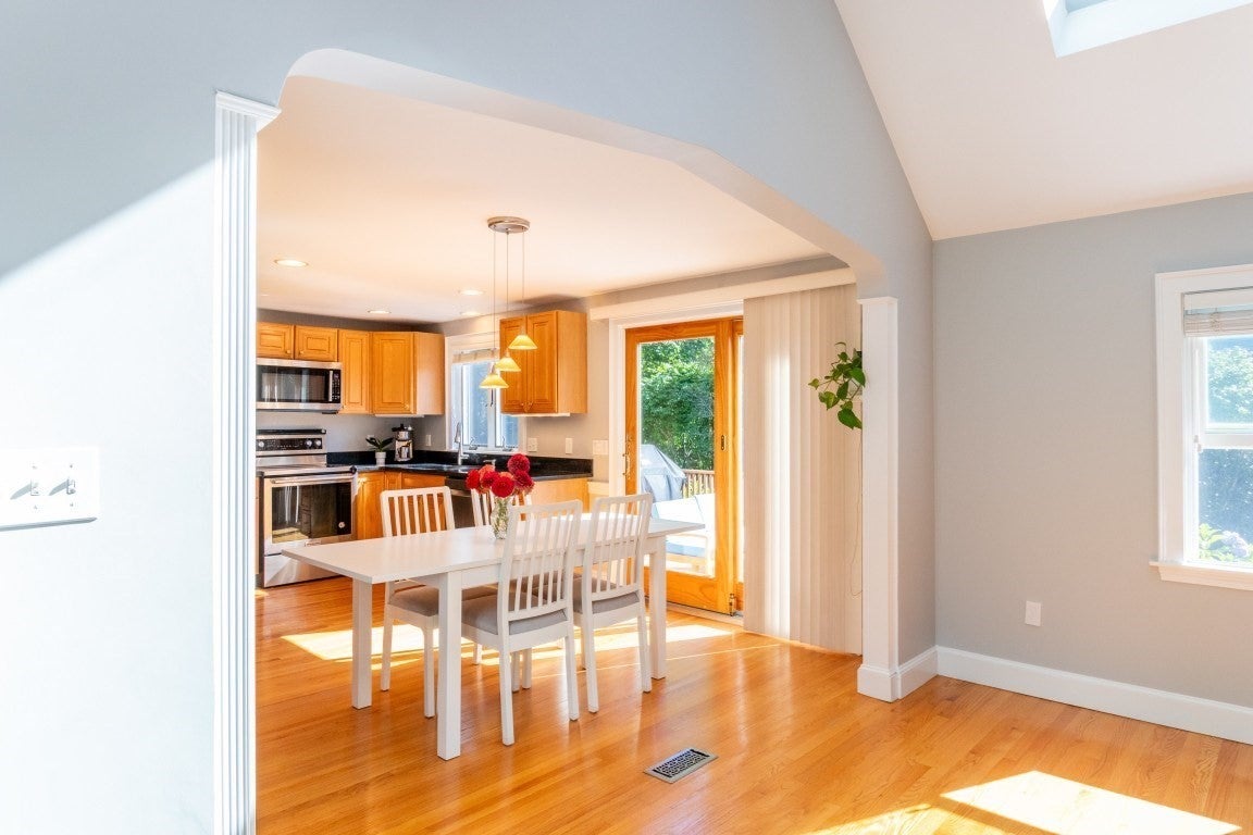30 Colonial Avenue, Waltham, MA Photo #10