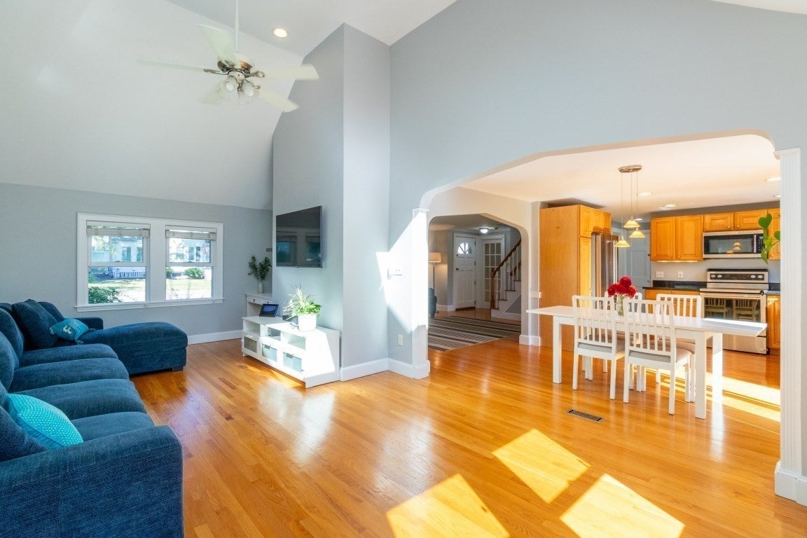 30 Colonial Avenue, Waltham, MA Photo #12