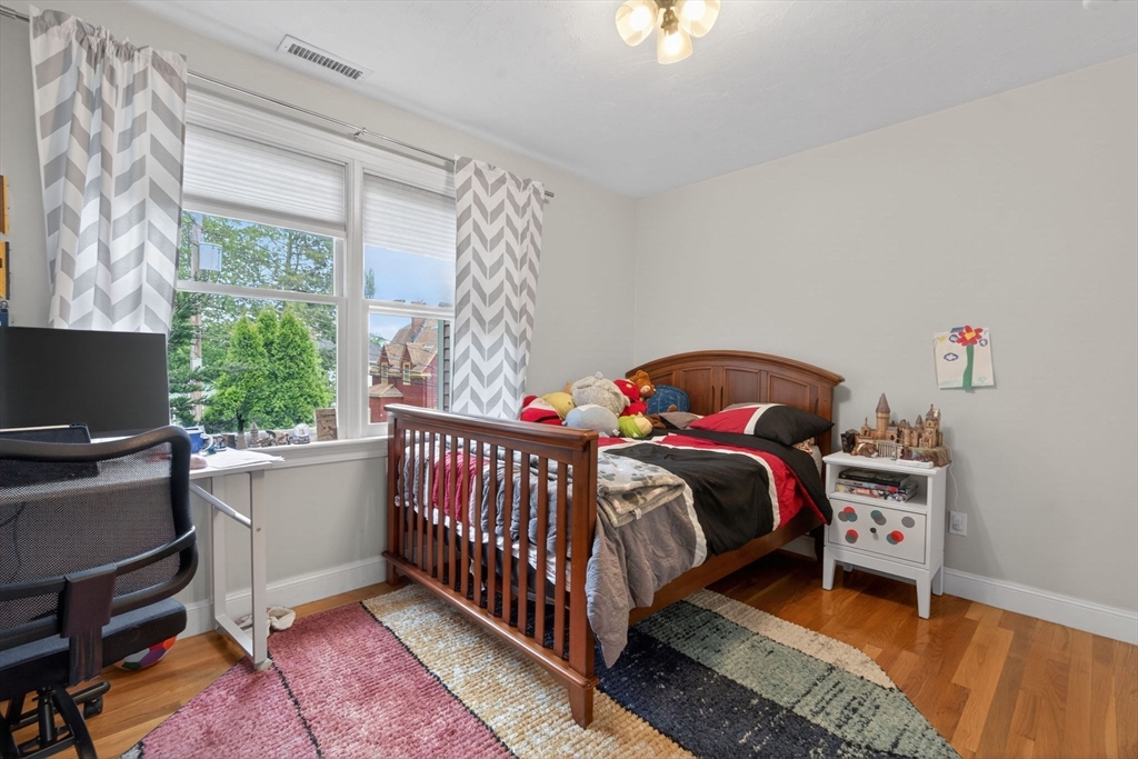 8 Hawthorne St, Watertown, MA Photo #15