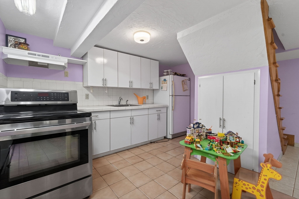 8 Hawthorne St, Watertown, MA Photo #29