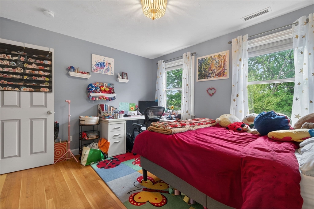 8 Hawthorne St, Watertown, MA Photo #16