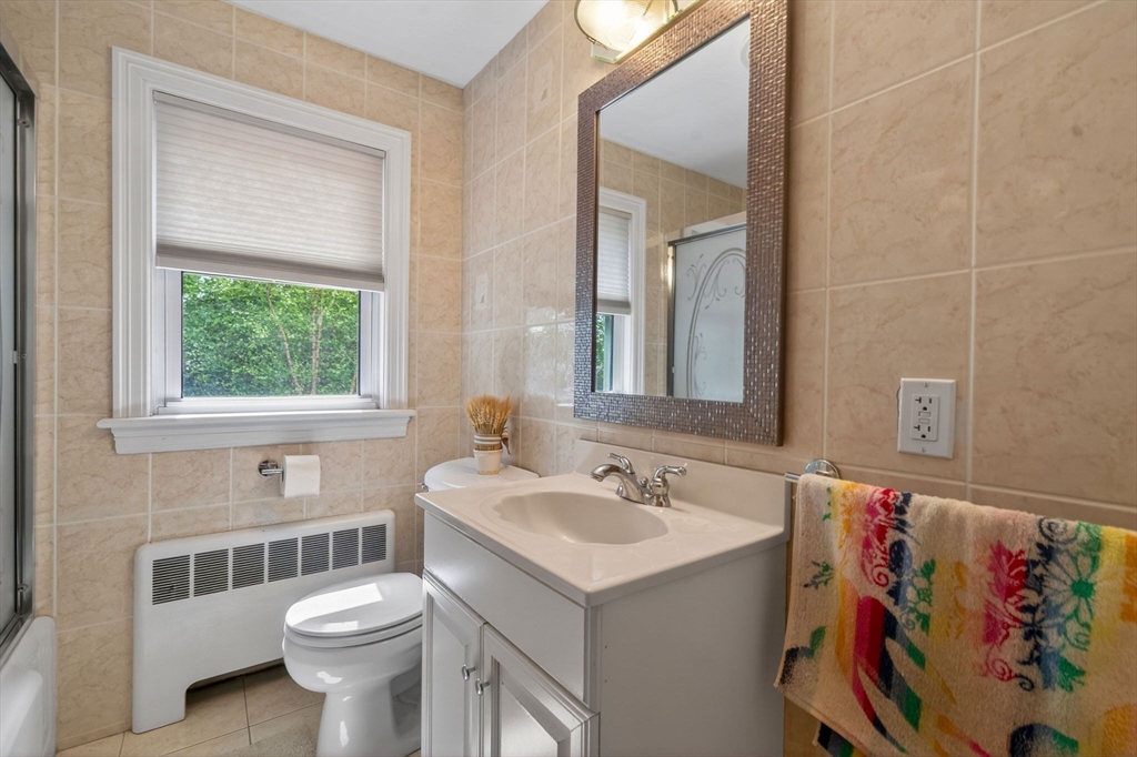 8 Hawthorne St, Watertown, MA Photo #12
