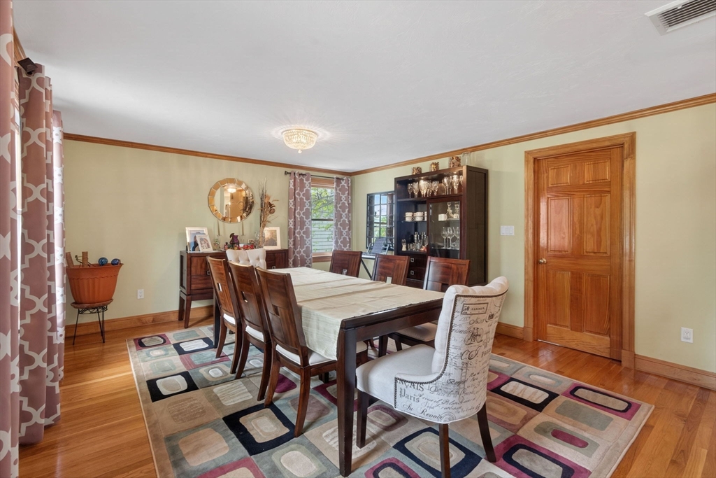 8 Hawthorne St, Watertown, MA Photo #10