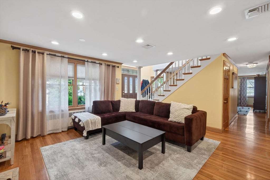 8 Hawthorne St, Watertown, MA Photo #3