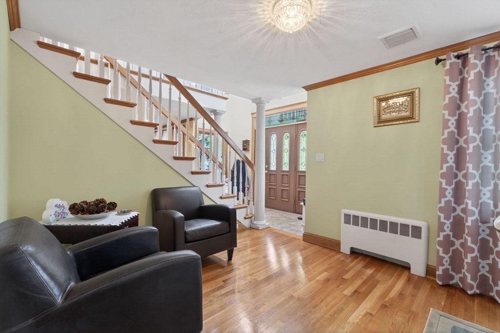 8 Hawthorne St, Watertown, MA Photo #9