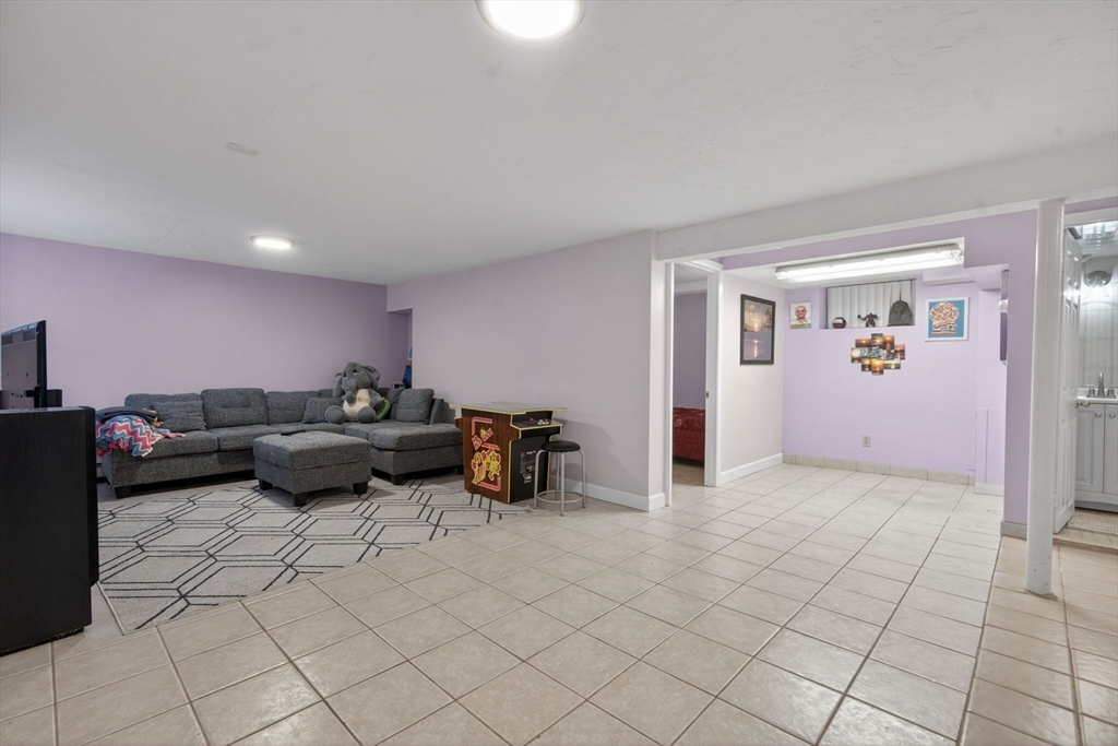 8 Hawthorne St, Watertown, MA Photo #25