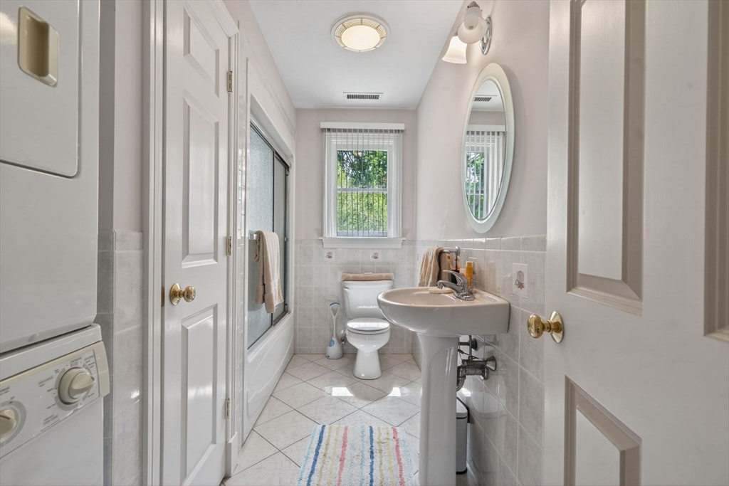 8 Hawthorne St, Watertown, MA Photo #17