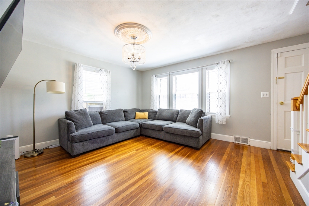 53 Edwin St