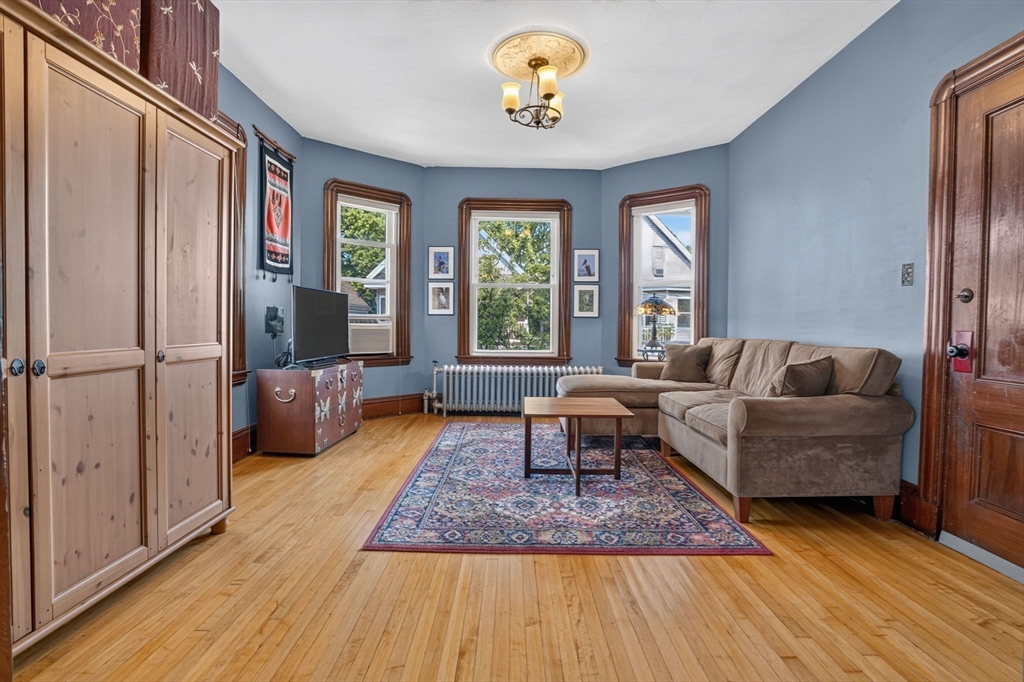 39 Burnside Ave 2