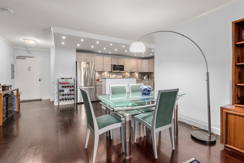 9 Hawthorne Place 7E