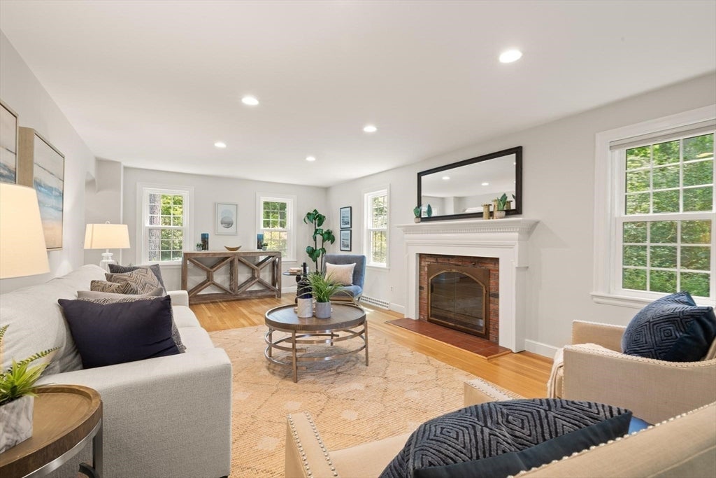 33 Mossman Rd