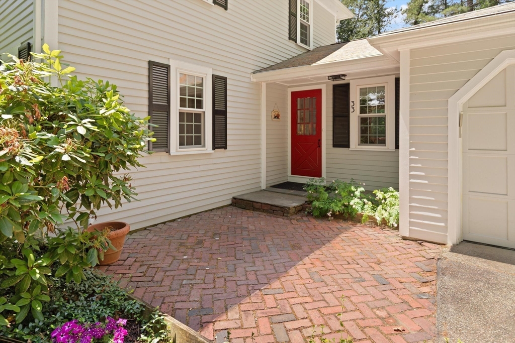 33 Mossman Rd