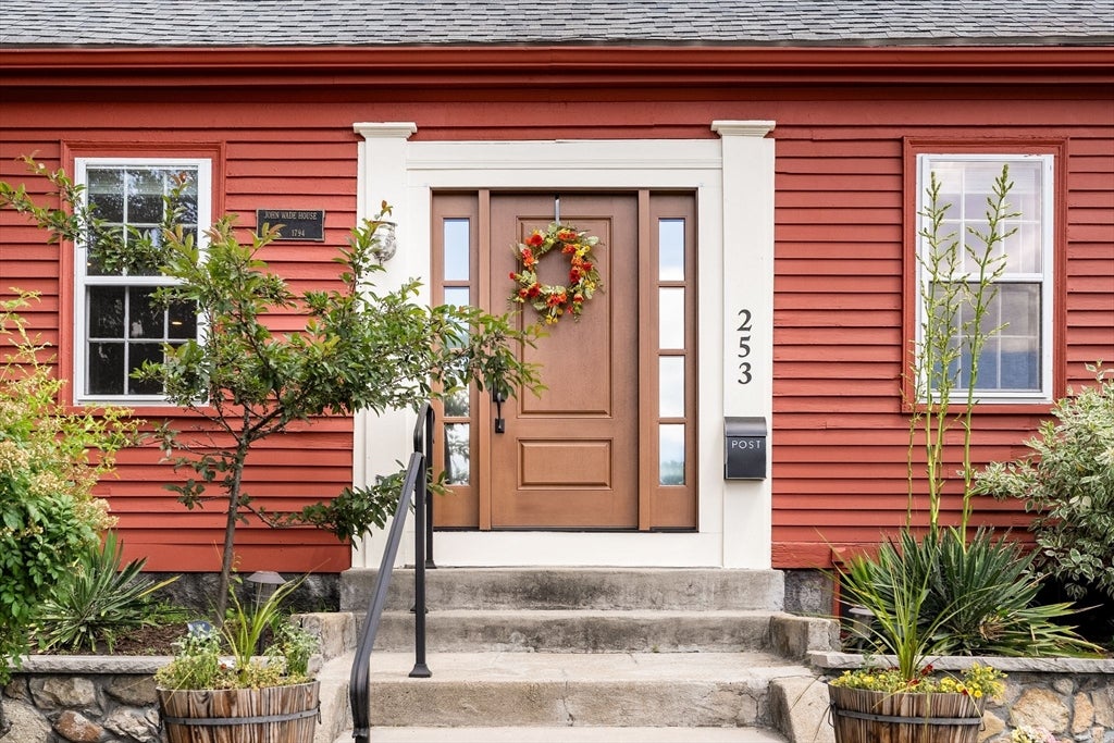 253 High St
