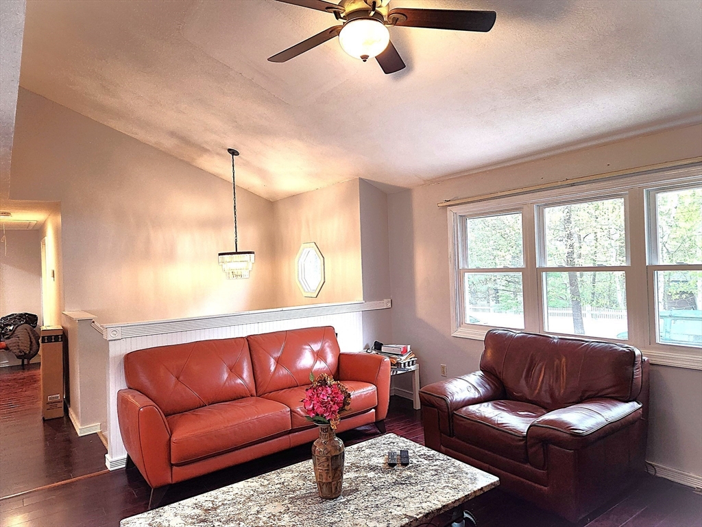 22 Osceola Ln