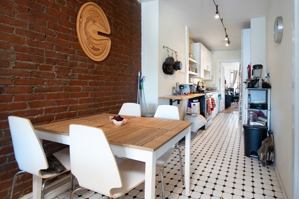 918 Beacon St. 3