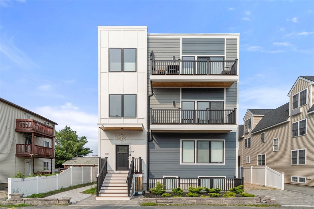 32 Murdock St 2