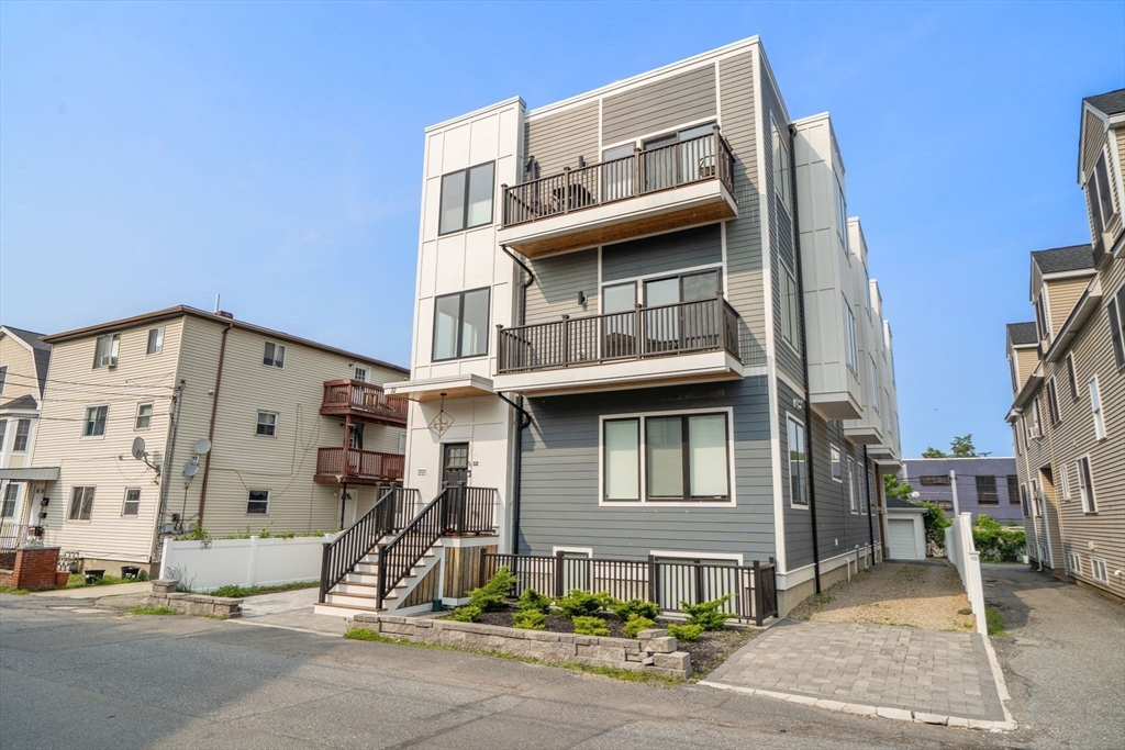 32 Murdock St 2