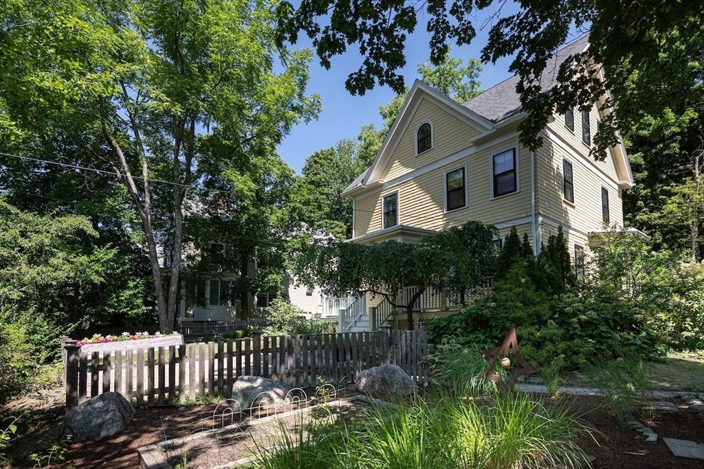 147 Lowell St