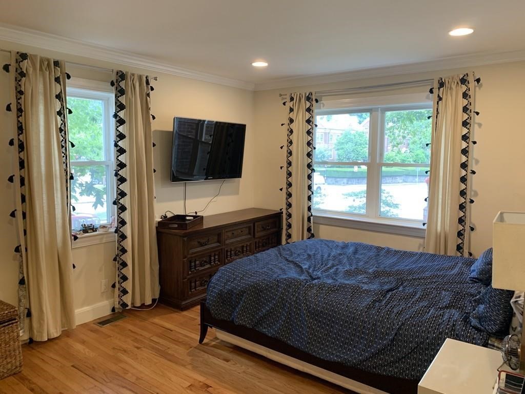 Brookline, Massachusetts 02445, United States, 3 Bedrooms Bedrooms, ,2 BathroomsBathrooms,Residential,Active,178320