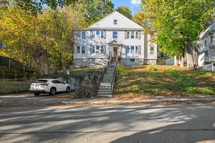 Photo 1 of 26 — 15 Circuit Ave E 1, Worcester, MA 01603