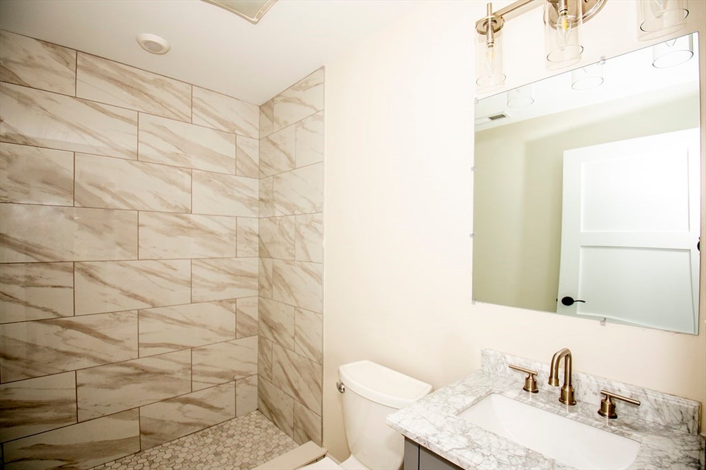 348 Chelsea St #3, Boston, MA Photo #11