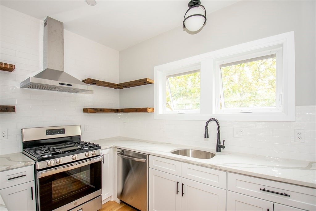 348 Chelsea St #3, Boston, MA Photo #1